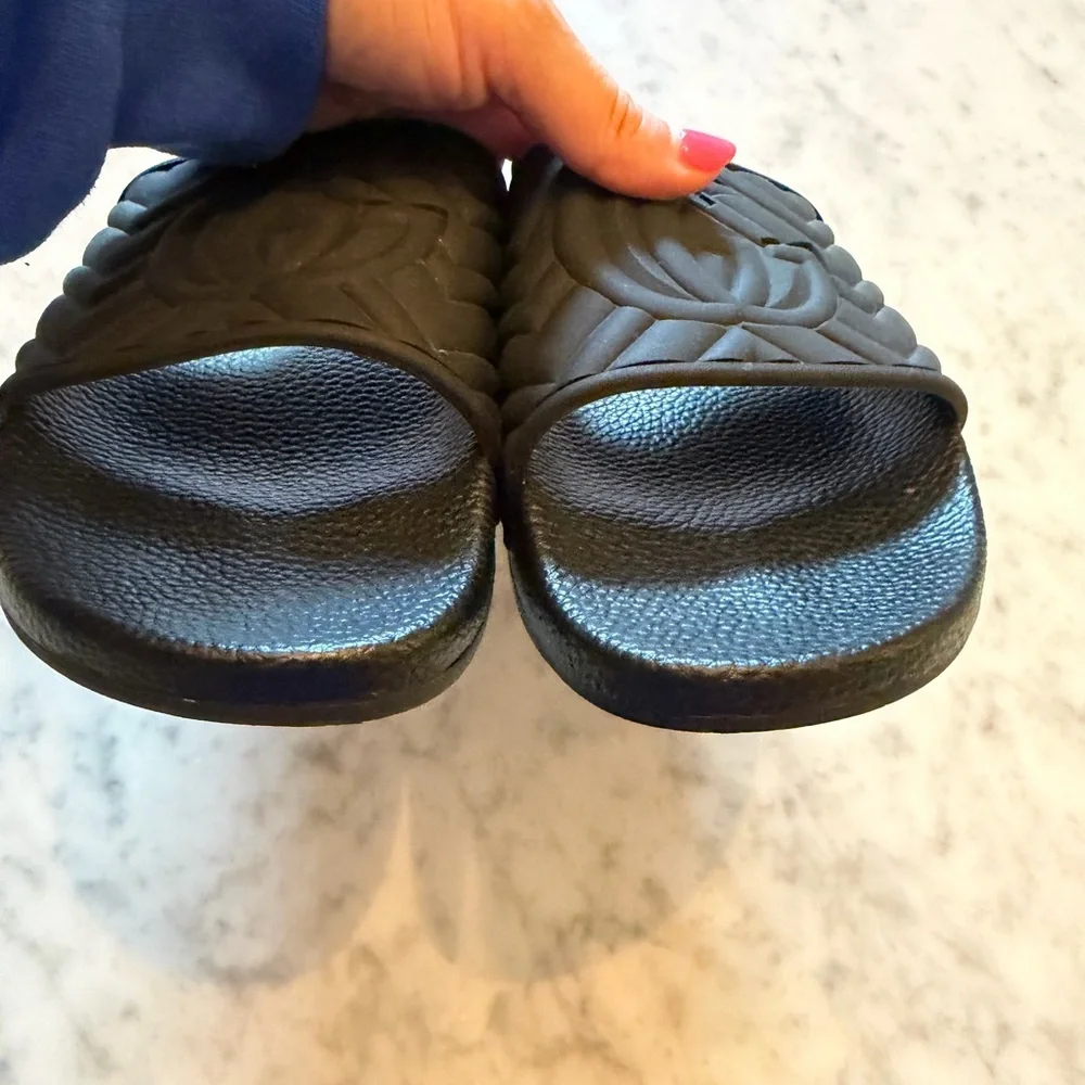 Gucci GG Matelasse Quilted Slides Sandal Rubber Black Mens 8.5/9 or Women’s 11